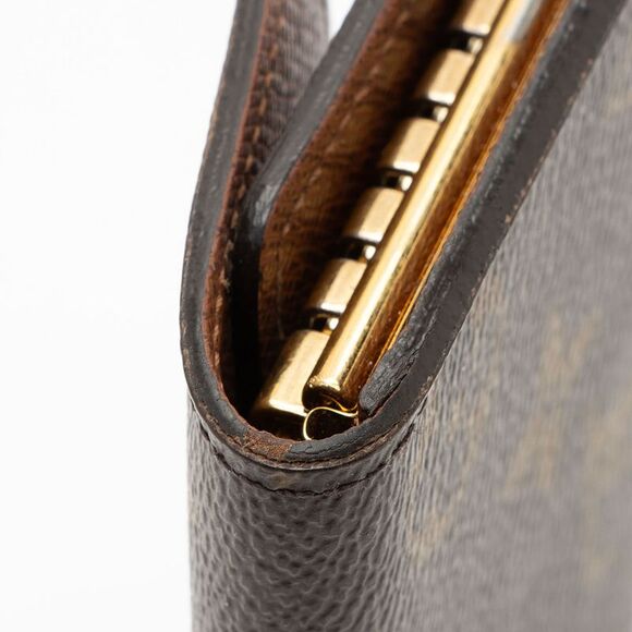 Louis Vuitton Monogram Canvas 6 Key Holder - Picture 13 of 14